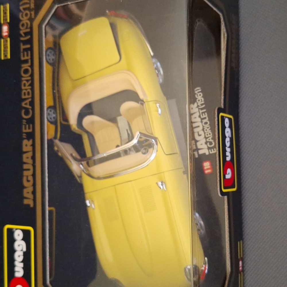 1961 Jaguar "E" Cabriolet from Burago. 1:18 Scale Die-cast Car.